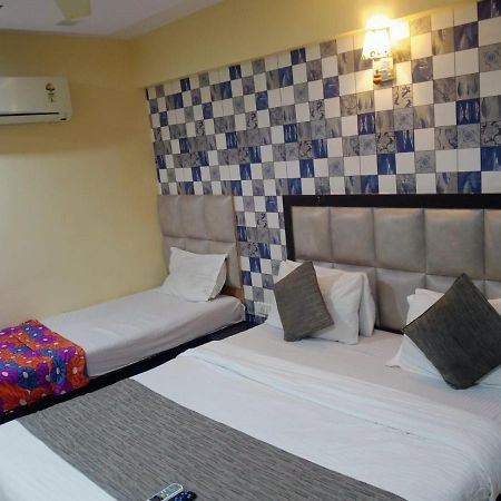 Hotel Dream Inn Ахмедабад Екстериор снимка