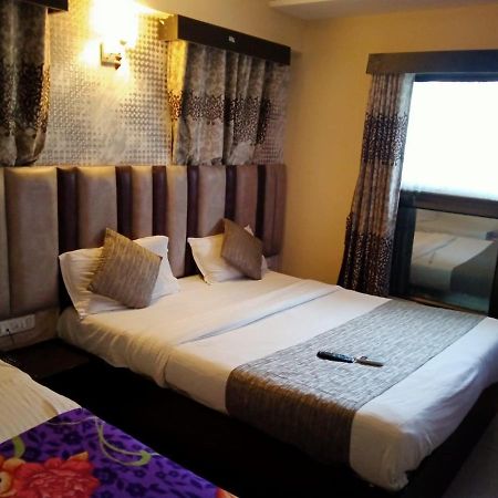 Hotel Dream Inn Ахмедабад Екстериор снимка