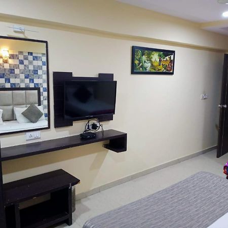 Hotel Dream Inn Ахмедабад Екстериор снимка
