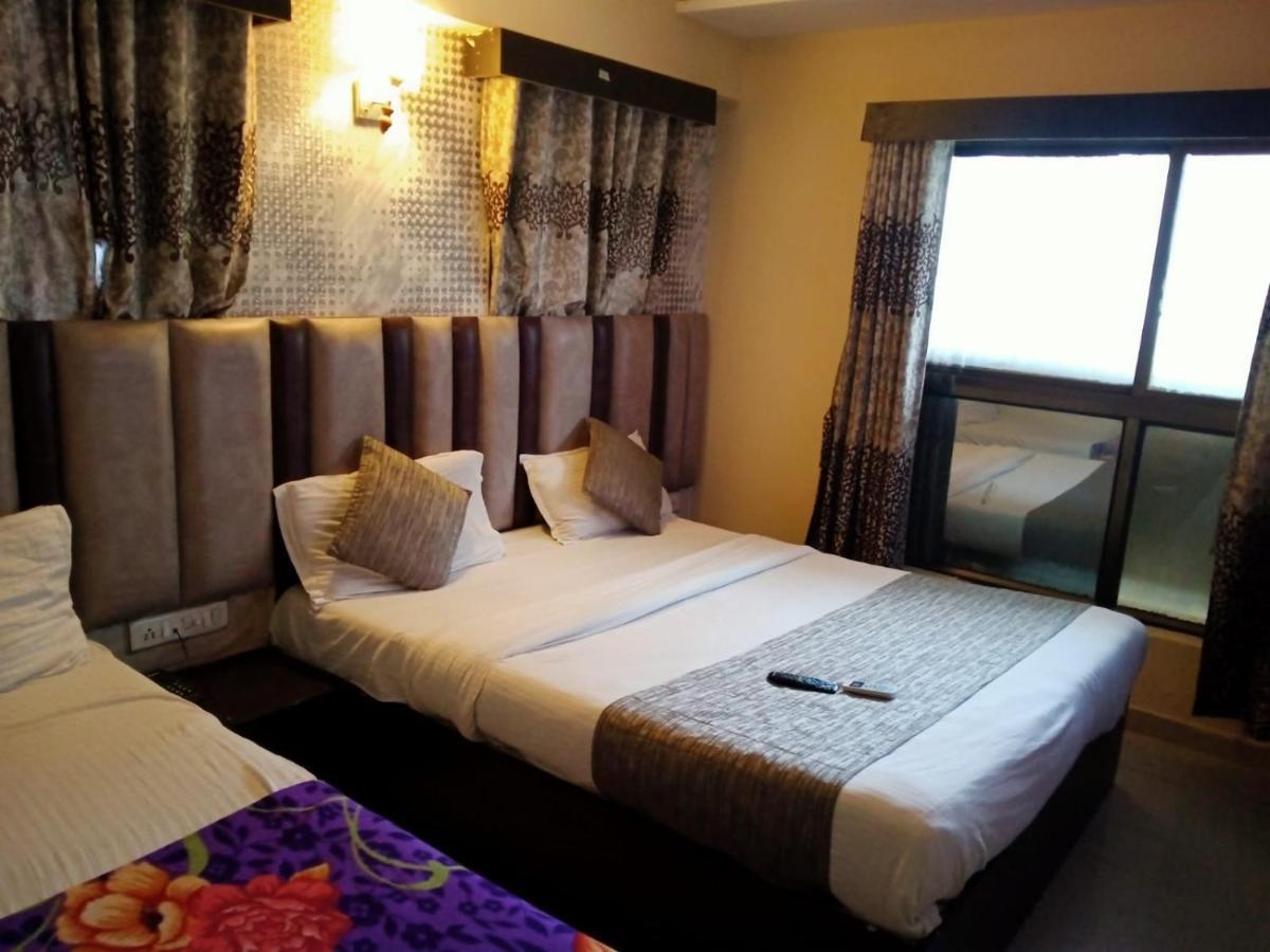 Hotel Dream Inn Ахмедабад Екстериор снимка